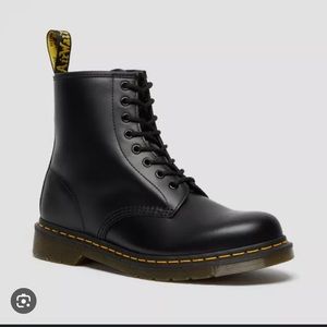 Dr. Martens smooth leather with box